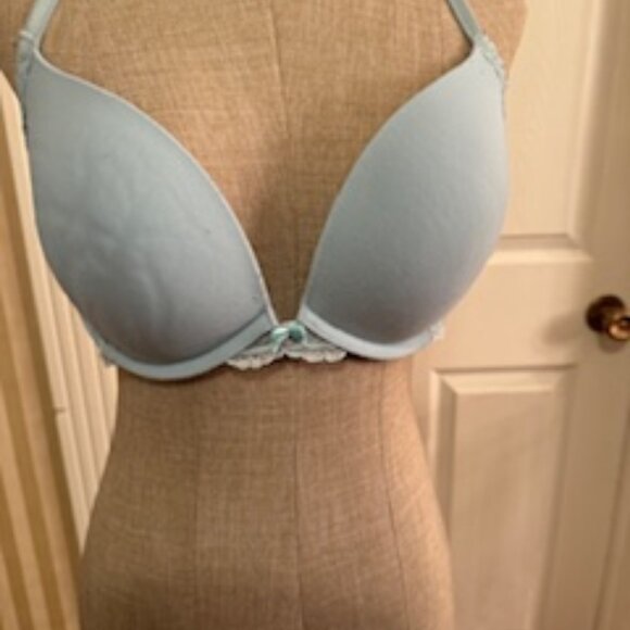 Lovely lacey ice blue Victoria secret Bra size 38C with underwire - Picture 1 of 3